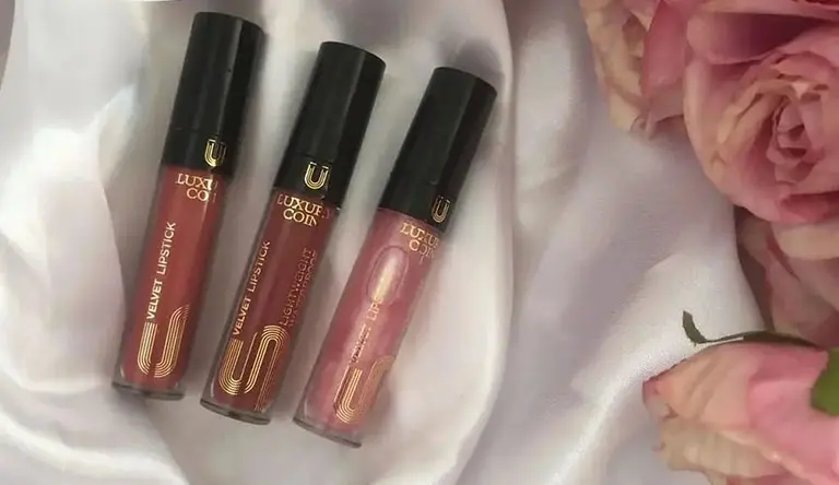 مجموعه رنگ‌های ترند رژلب ماندگاری طولانی و رنگ شفاف لاکچری کوین