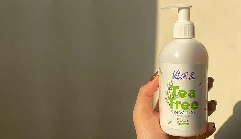 بافت ژلی فیس واش ویتابلا هنگام استفاده